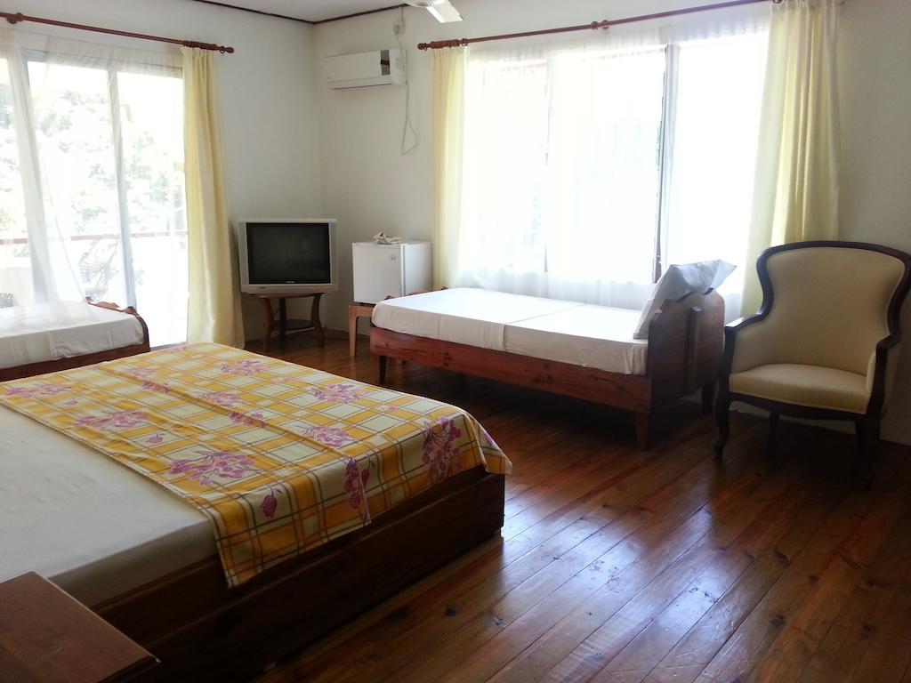 Zanboza Guesthouse Диг Стая снимка