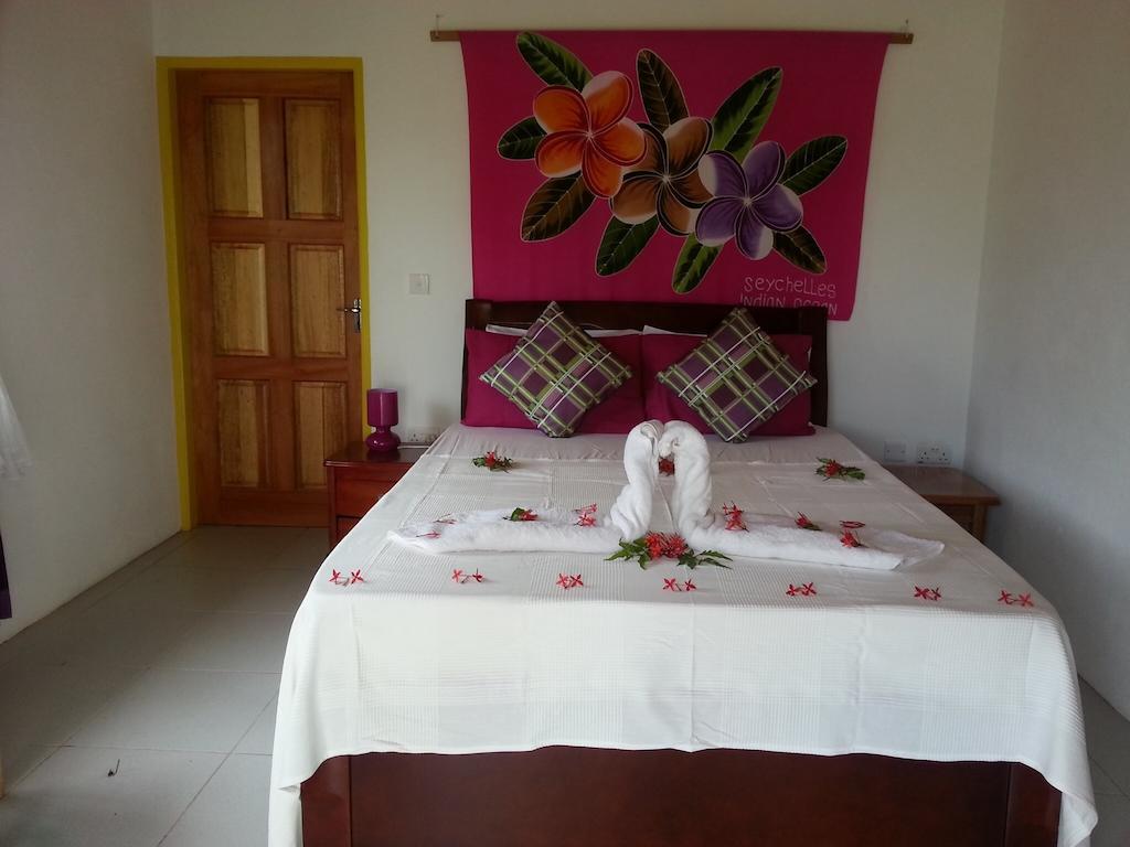 Zanboza Guesthouse Диг Стая снимка