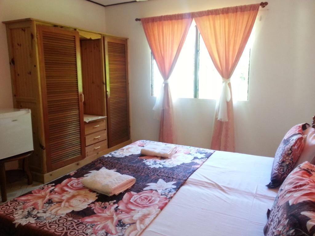 Zanboza Guesthouse Диг Стая снимка