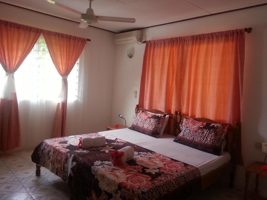Zanboza Guesthouse Диг Стая снимка